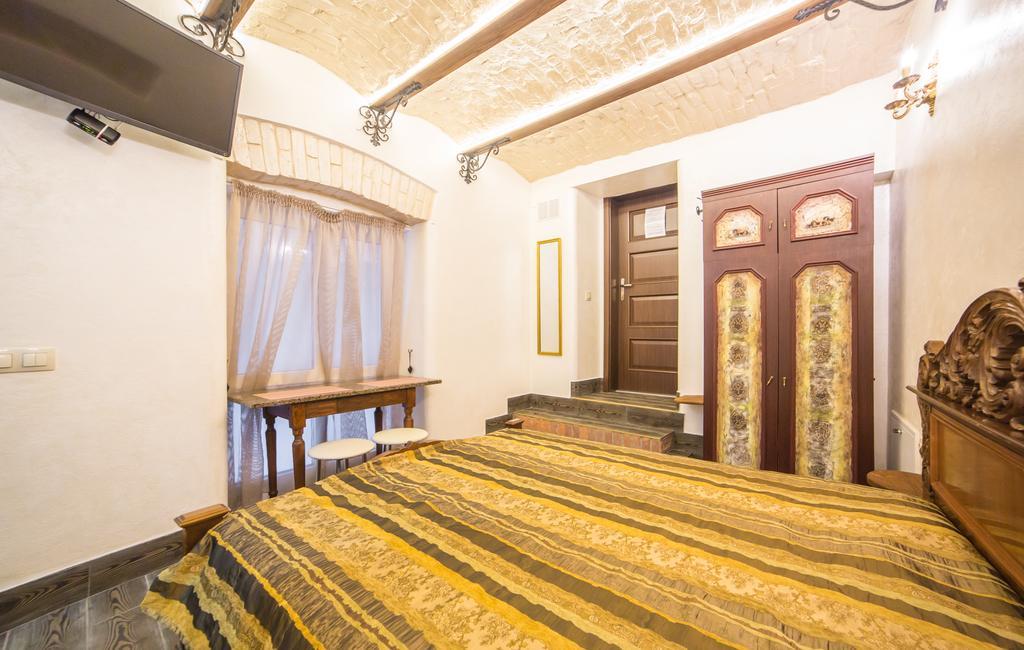 Apartments On Valova 16, On Market Square Lviv Dış mekan fotoğraf
